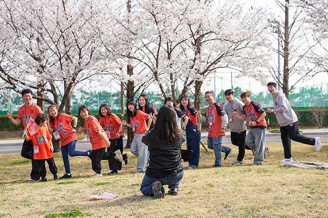 29일 열린 OK저축은행 배구단, 팬과 함께한 ‘OK BLOSSOM DAY’ 이벤트. 사진 OK저축은행