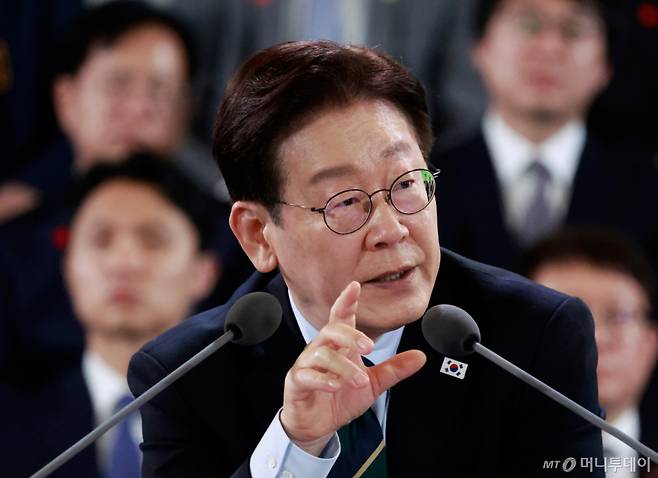 (제주=뉴스1) 이재명 기자 = 이재명 대통령이 30일 제주 한라대학교에서 열린 '제주의 마음을 듣다' 타운홀미팅 간담회에서 발언을 하고 있다. 2026.3.30/뉴스1 Copyright (C) 뉴스1. All rights reserved. 무단 전재 및 재배포, AI학습 이용 금지. /사진=(제주=뉴스1) 이재명 기자