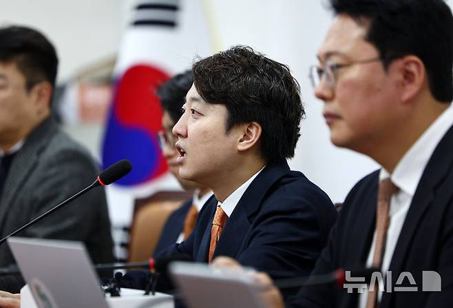 [서울=뉴시스] 김명년 기자 = 개혁신당 이준석 대표가 5일 오전 서울 여의도 국회에서 열린 최고위원회의에서 발언하고 있다. 2026.03.05. kmn@newsis.com