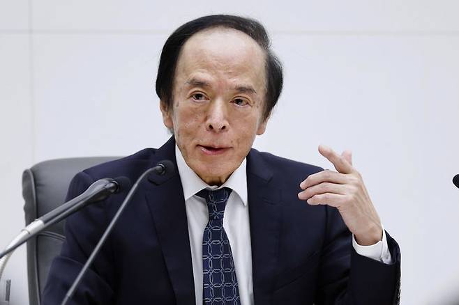 [도쿄=AP·교도/뉴시스]우에다 가즈오 일본은행 총재가 지난해 12월 19일 도쿄 일본은행 본점에서 열린 기자회견에서 발언하고 있다. 2026.03.30.