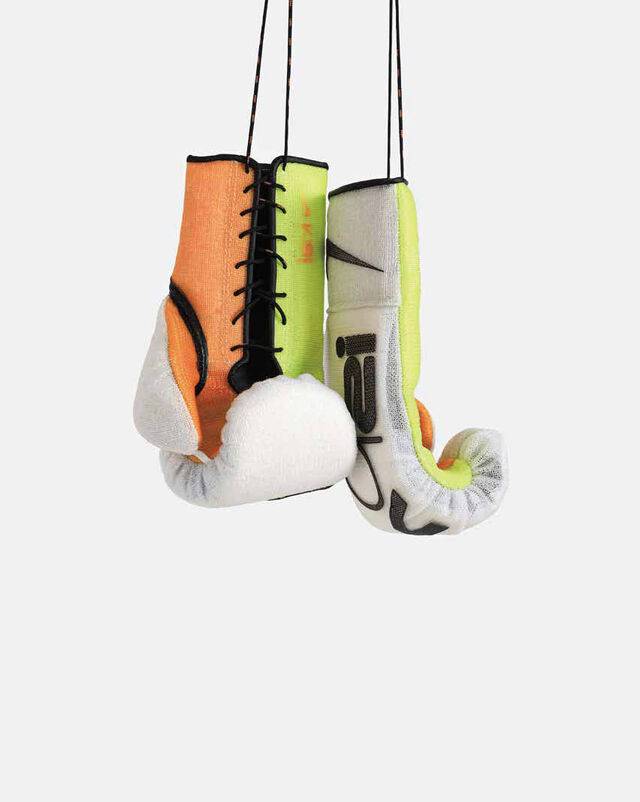 김하늘 작가가 나이키 신발 ‘ISPA 링크 엑시스’로 제작한 복싱 글러브.