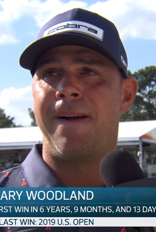 게리 우들랜드가 인터뷰 도중 눈물을 보이고 있다. PGA 투어