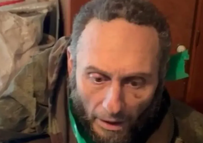 우크라이나 공수부대의 포로로 잡힌 이탈리아 국적의 잔니 첸니(52). 그는 이탈리아에서 아동성범죄를 저지른 뒤 러시아로 건너와 러시아군에 입대했다가 결국 이탈리아로 송환됐다. 제78독립공수연대 제공