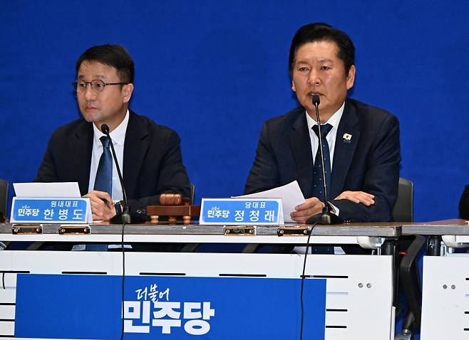 정청래 더불어민주당 대표가 30일 서울 여의도 국회 의원회관에서 열린 최고위원회의에서 모두발언을 하고 있다. 성형주 기자