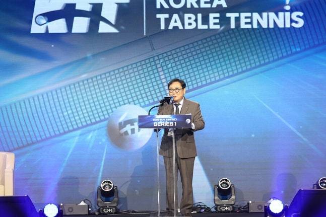 이승원 한국프로탁구연맹 총재가 22일 인천공항공사 스카이돔에서 열린 2026 두나무 프로탁구리그 시리즈1 본선에 앞서 개회사를 하고 있다. 사진 제공=한국프로탁구연맹