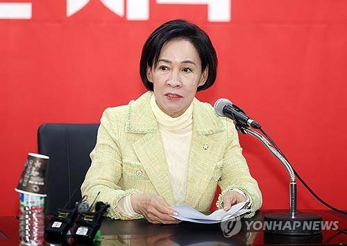 발언하는 이인선 국민의힘 대구시당 위원장     (대구=연합뉴스) 김현태 기자 = 국민의힘 대구시당위원장인 이인선 의원이 30일 오후 대구시당에서 현안 관련 기자회견을 하고 있다. 2026.3.30
    mtkht@yna.co.kr