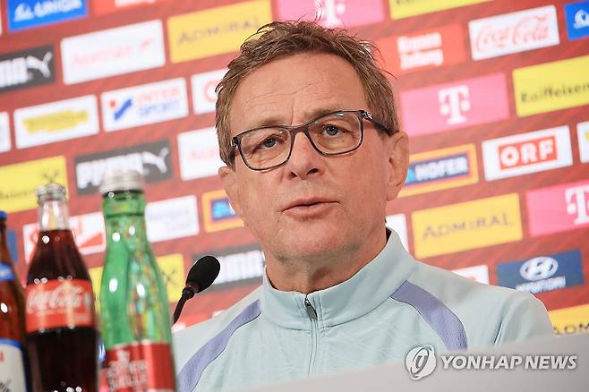 기자회견 하는 랄프 랑니크 감독 (빈[오스트리아]=연합뉴스) 최재구 기자 = 한국과의 평가전을 앞둔 오스트리아 축구대표팀의 랄프 랑니크 감독이 30일(현지시간) 빈 오스트리아 축구협회 캠퍼스에서 열린 공식 기자회견에서 질문에 답하고 있다. 2026.3.30 jjaeck9@yna.co.kr