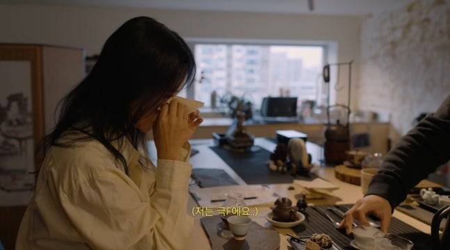 눈물을 쏟는 엄정화 / 사진=유튜브 '엄정화 TV' 캡처