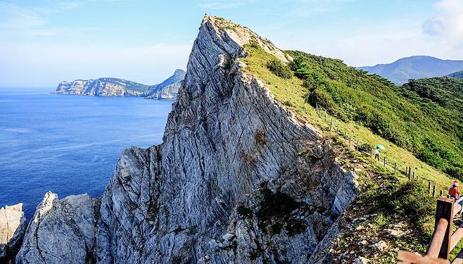 ▲ 대청도 서풍받이 트레킹 코스 중 하나인 조각바위 언덕. /인천일보DB