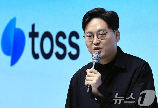 비바리퍼블리카가 31일 사업보고서를 통해 지난해 연결 영업수익 2조6983억원, 영업이익 3359억원을 기록했다고 밝혔다. 사진은 이승건 비바리퍼블리카 대표./제공=뉴스1