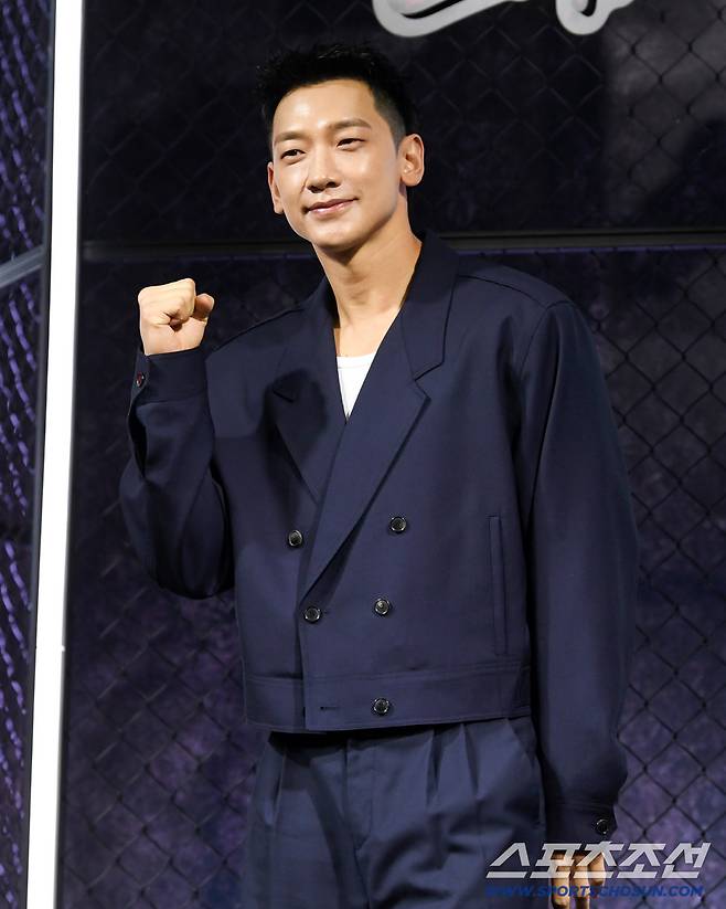 넷플릭스 시리즈 사냥개들 시즌2 제작발표회가 31일 서울 중구 장충동 앰배서더풀만호텔에서 열렸다. 배우 정지훈이 포토타임을 갖고 있다. 장충동=박재만 기자pjm@sportschosun.com/2026.03.31/