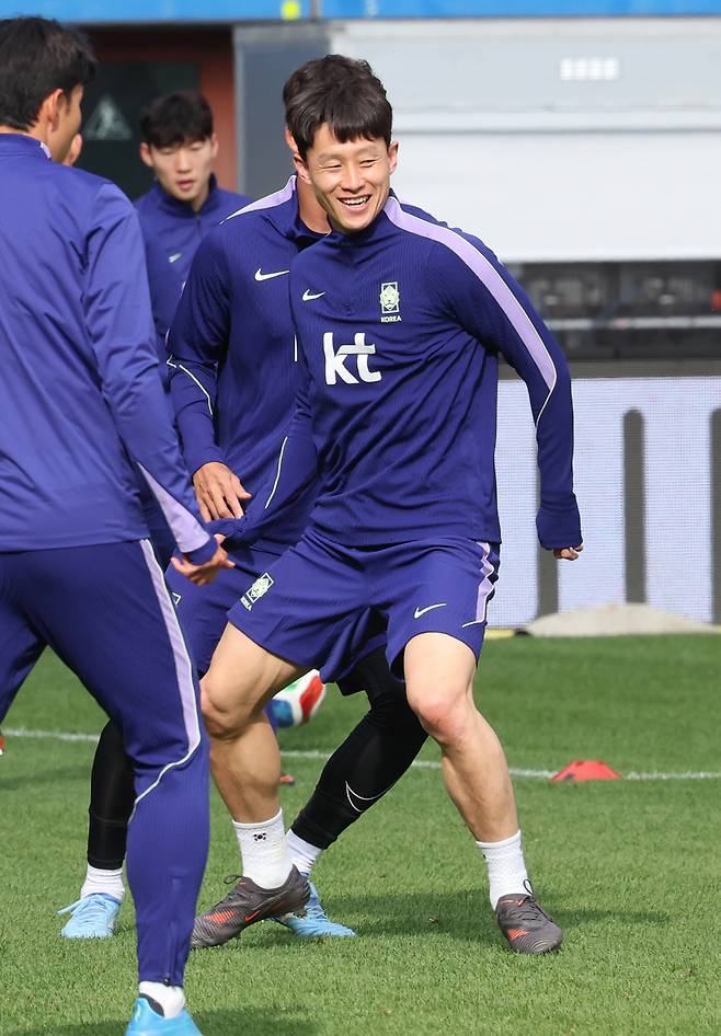 훈련하는 이재성

    (빈[오스트리아]=연합뉴스) 최재구 기자 = 오스트리아전을 하루 앞둔 30일(현지시간) 한국 축구 국가대표팀 이재성이 경기가 열릴 에른스트 하펠 스타디움에서 훈련하고 있다. 2026.3.31

    jjaeck9@yna.co.kr

(끝)





<저작권자(c) 연합뉴스, 무단 전재-재배포, AI 학습 및 활용 금지>