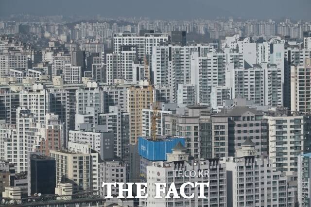 국내 전세 거래 비중은 2020년 이전 60%대를 유지했으나 지난해 기준 40%까지 떨어진 것으로 나타났다. /박헌우 기자