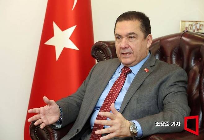 무랏 타메르 주한튀르키예 대사가 지난 26일 서울 중구 대사관에서 아시아경제와 인터뷰 하고 있다. 조용준 기자