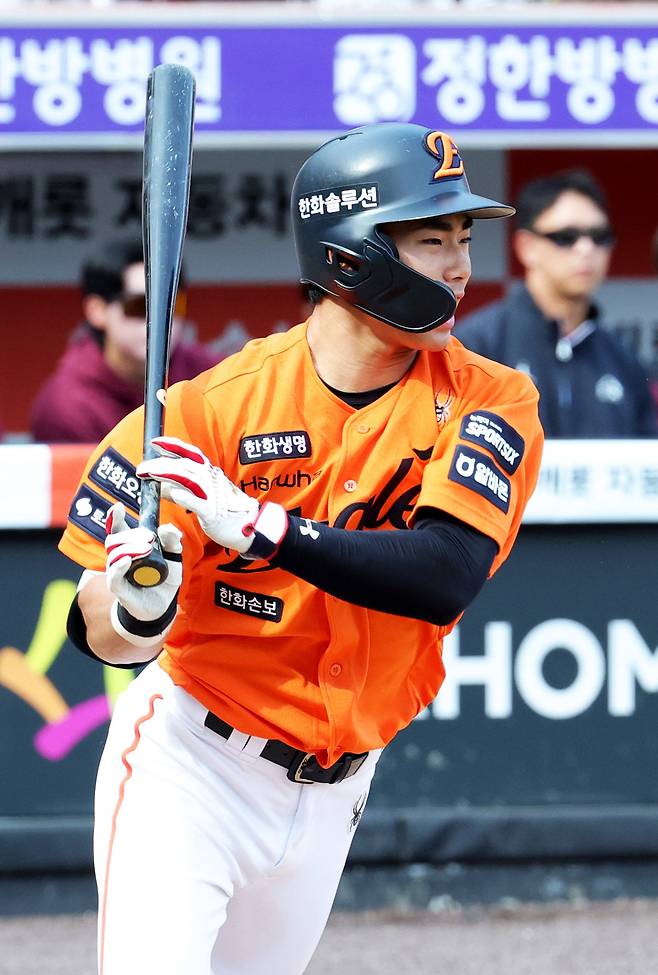29일 대전 한화생명볼파크에서 열린 2026 신한 SOL KBO리그 키움 히어로즈와 한화 이글스의 경기에서 한화 오재원이 타격하고 있다. 2026.3.29 ⓒ 뉴스1