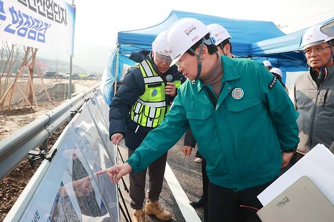 올해 1월 용인반도체 클러스터 공사 현장을 방문한 이상일 시장. 자료사진