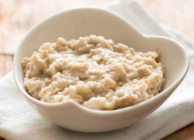 미국 워싱턴대 소화기내과 크리스 담만 박사가 장 건강을 위해 매일 섭취해야 하는 식품과 실제로 자신이 먹는 아침 식단을 공개했다. /클립아트코리아