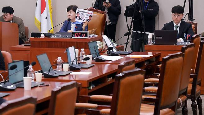 31일 국회에서 열린 윤석열 정권 정치검찰 조작기소 의혹 사건 진상규명 국정조사특별위원회 제3차 전체회의에서 토론 도중 국민의힘 특위 위원들이 퇴장해 자리가 비어 있다.