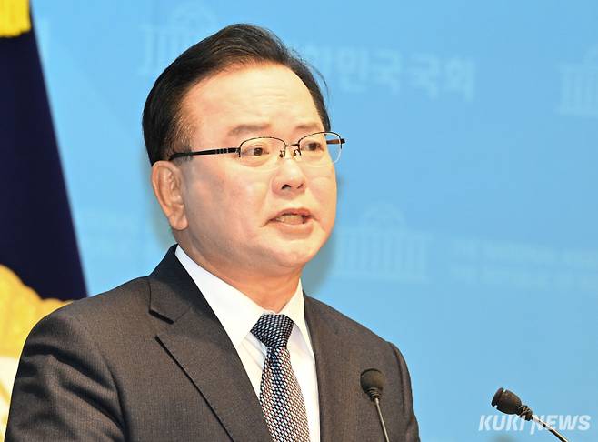 김부겸 전 국무총리가 30일 서울 여의도 국회에서 대구시장 출마를 선언하고 있다. 임은재 기자