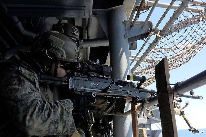 미군은 해군 및 해병대 병력 약 3500명의 중동 추가 배치를 완료했다고 28일(현지시간) 밝혔다. [미국 중부사령부 X계정]