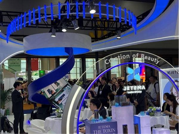 지난해 중국 항저우 국제엑스포센터에서 개최된 'MEVOS 국제 미용 성형학회'에 휴젤이 참가해 부스를 선보이고 있다.  휴젤