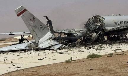 이란 미사일 공격에 파괴된 공중조기경보통제기. [사진출처 = 엑스]