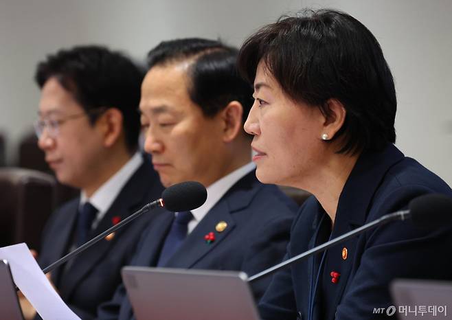 [서울=뉴시스] 고범준 기자 = 송미령 농림축산식품부 장관이 9일 서울 용산 대통령실 청사에서 열린 국무회의에서 발언하고 있다. (대통령실통신사진기자단) 2025.12.09. bjko@newsis.com /사진=류현주