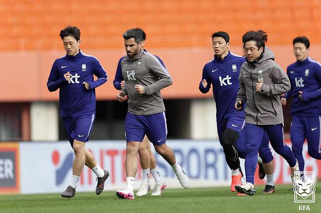 [서울=뉴시스] 축구국가대표팀 이재성, 황희찬 등이 오스트리아전을 하루 앞둔 30일(현지 시간) 오스트리아 비엔나 에른스트하펠스타디온에서 훈련하고 있다. (사진=대한축구협회 제공) 2026.03.31. photo@newsis.com *재판매 및 DB 금지