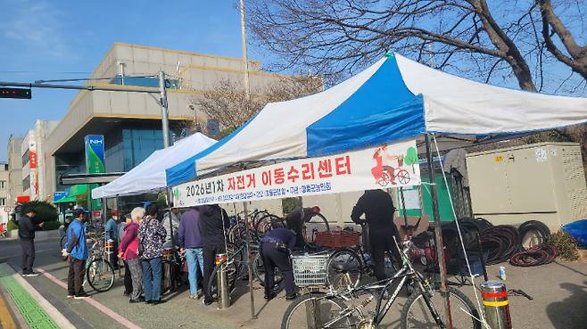 장흥 자전거 이동수리센터. 전남도의회 제공