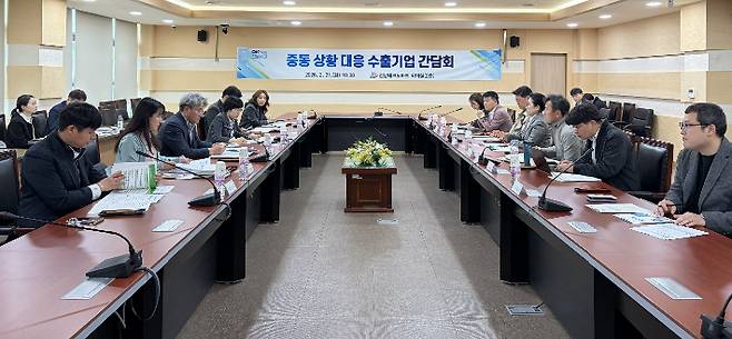 전라남도는 중동지역 정세 불안에 따른 글로벌 수출 환경변화에 대응하기 위해 3월 31일 전남테크노파크에서 유관기관과 수출기업 관계자들과 간담회를 개최했다. 전라남도 제공