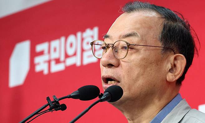 국민의힘 이정현 공천관리위원장이 31일 서울 영등포구 여의도 중앙당사에서 50만 이상 도시 경선 결과 발표를 하고 있다. 연합뉴스