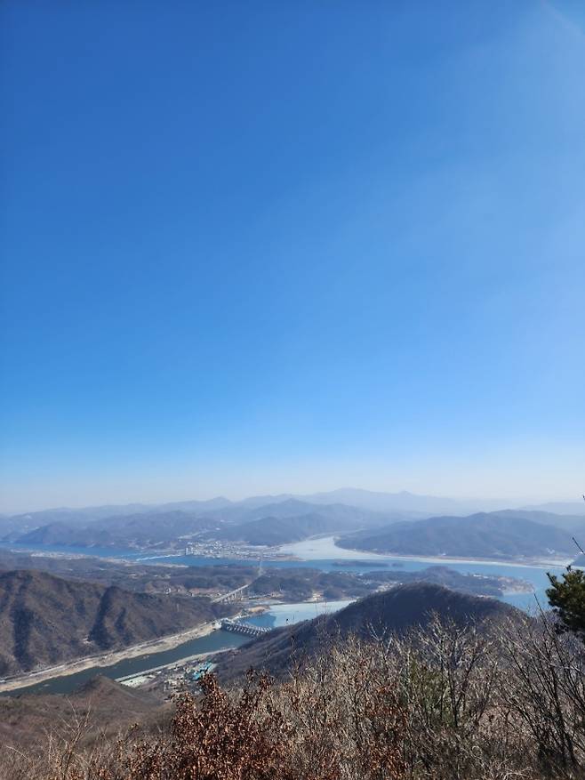 검단산에서 바라보는 두물머리의 풍경