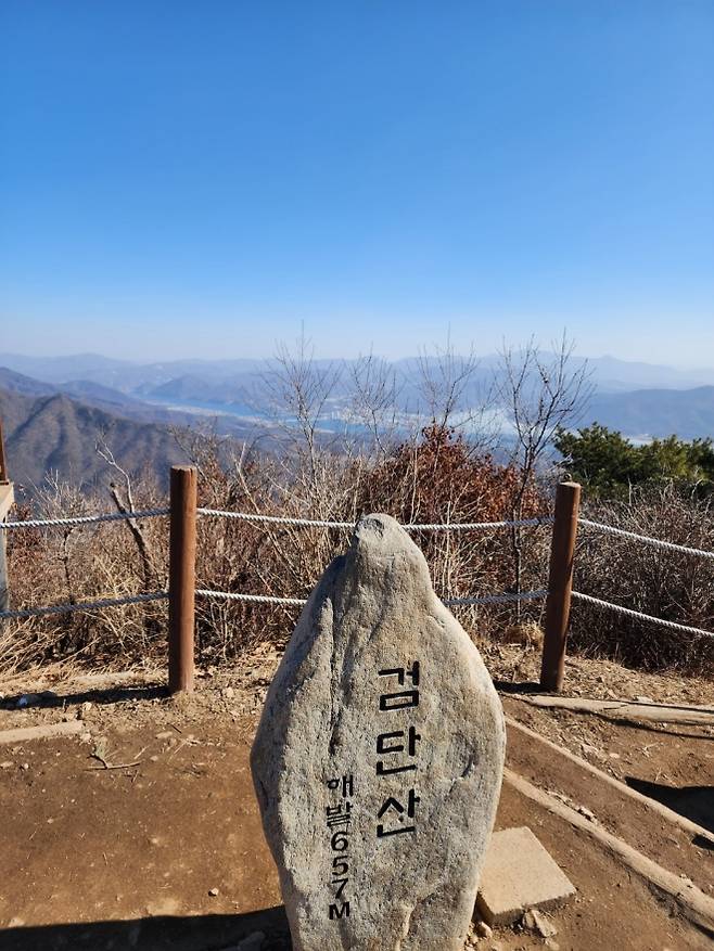 검단산 정상석