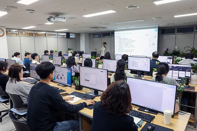 대구 중구가 오는 3일까지 진행하는 생성형 AI를 활용한 행정역량 강화 특강 현장 ⓒ중구청 제공