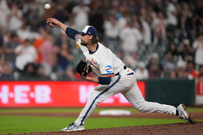 라이언 와이스가 31일 미국 텍사스주 휴스턴의 다이킨 파크에서 열린 보스턴 레드삭스와 2026 메이저리그 정규리그 홈경기에서 등판해 공을 던지고 있다.   휴스턴 | AP연합뉴스