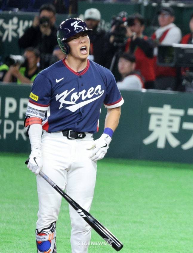 지난 8일 일본전에서 아쉬워하는 김혜성. /사진=강여조 선임기자