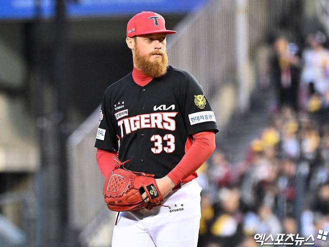 31일 오후 서울 송파구 잠실야구장에서 열린 '2026 신한 SOL Bank KBO리그' KIA 타이거즈와 LG 트윈스의 경기, 1회말 KIA 선발투수 올러가 공을 힘차게 던지고 있다. 잠실, 김한준 기자