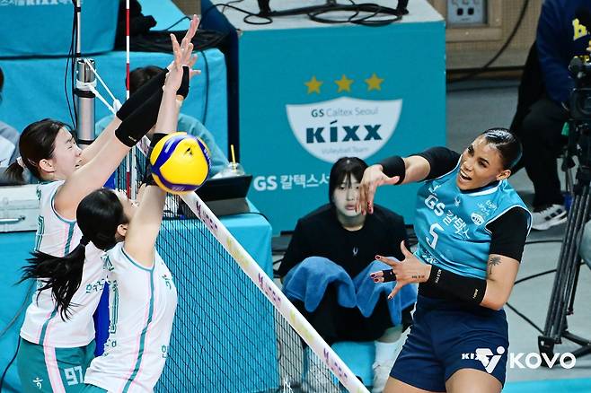 한국도로공사와 GS칼텍스의 경기 장면 [한국배구연맹 제공. 재판매 및 DB 금지]