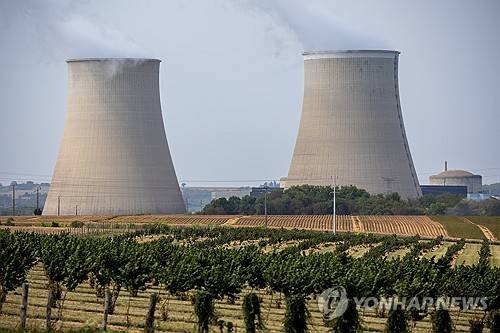 프랑스 원자력 발전소의 냉각탑 전경 [EPA 연합뉴스 자료사진. 재판매 및 DB 금지]