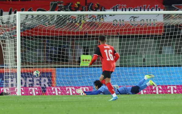 1일(한국시간) 오스트리아 빈 에른스트 하펠 스타디움에서 열린 한국 축구 국가대표팀과 오스트리아의 평가전에서 한국이 실점하고 있다./연합뉴스