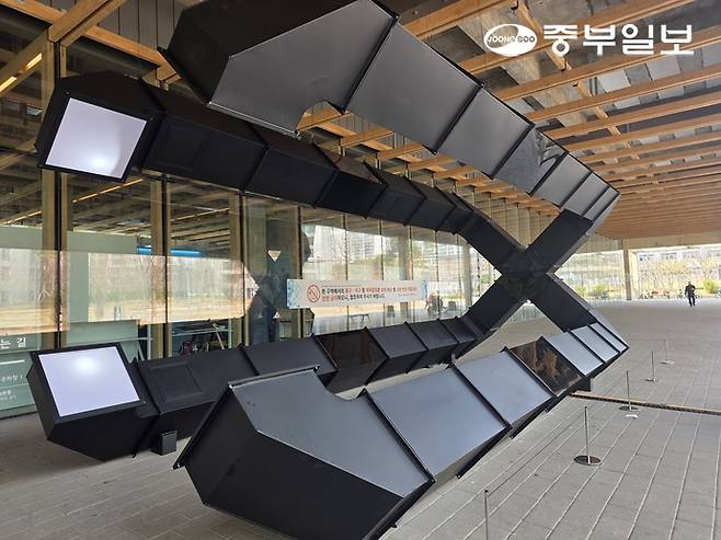 이현민의 '마주하는 공명의 아름다운 순간들'. 이준도기자