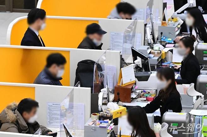 은행,은행 상담,창구,물가,고금리,저금리,금리,금융상담,대출, 여신, 부동산 사진=강민석 기자 kms@newsway.co.kr