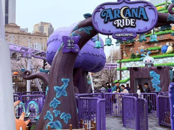 롯데월드 내 위치한 메이플 아일랜드의 패밀리형 어트랙션 '아르카나 라이드' 외관./사진=미디어펜 박재훈 기자