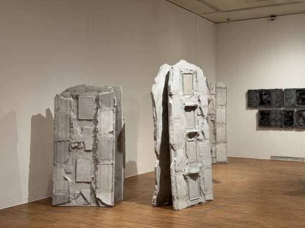 서울 강남구 스페이스C에 임선구 작가의 '기대는 벽'이 설치되어 있다./사진=김견희 기자