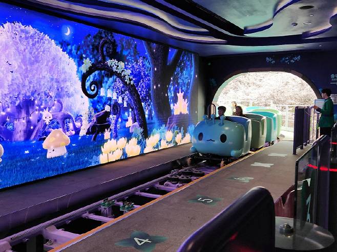 1일 넥슨이 롯데월드와 협업해 롯데월드 어드벤처 '매직 아일랜드'에 조성한 게임 테마의 상설 공간 '메이플 아일랜드'의 스톤 익스프레스 (사진=안유리 기자)