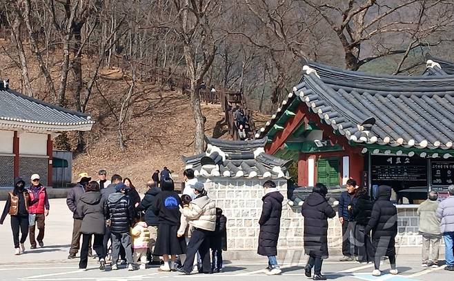강원 영월군 장릉에 몰려든 여행객.(뉴스1  DB) ⓒ 뉴스1 신관호 기자