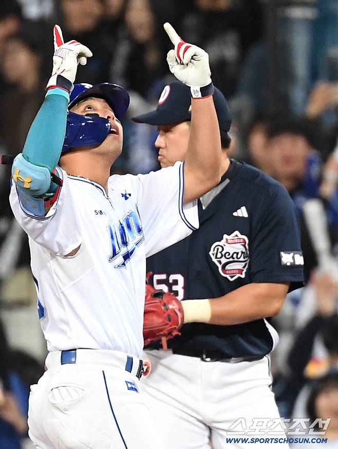 31일 대구 삼성라이온즈파크에서 열린 삼성과 두산의 경기. 10회말 선두타자 안타로 출루한 삼성 김영웅. 대구=송정헌 기자songs@sportschosun.com/2026.03.31/