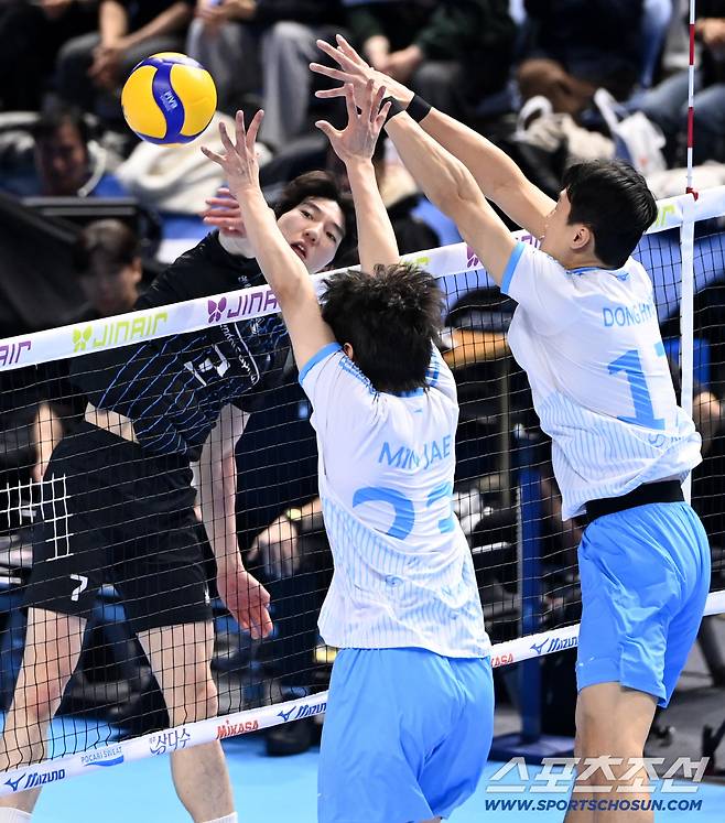 22일 인천 계양체육관에서 열린 V리그 남자부 대한항공과 현대캐피탈의 경기, 현대캐피탈 허수봉이 공격을 시도하고 있다. 인천=허상욱 기자wook@sportschosun.com/2026.02.22/