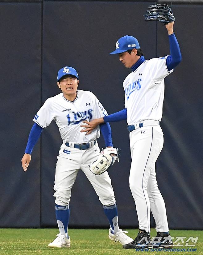 1일 대구 삼성라이온즈파크에서 열린 삼성과 두산의 경기. 4회초 2사 1, 2루. 양석환의 큼지막한 타구를 잡아내고 고통스러워하는 김지찬 중견수. 대구=송정헌 기자songs@sportschosun.com/2026.04.01/