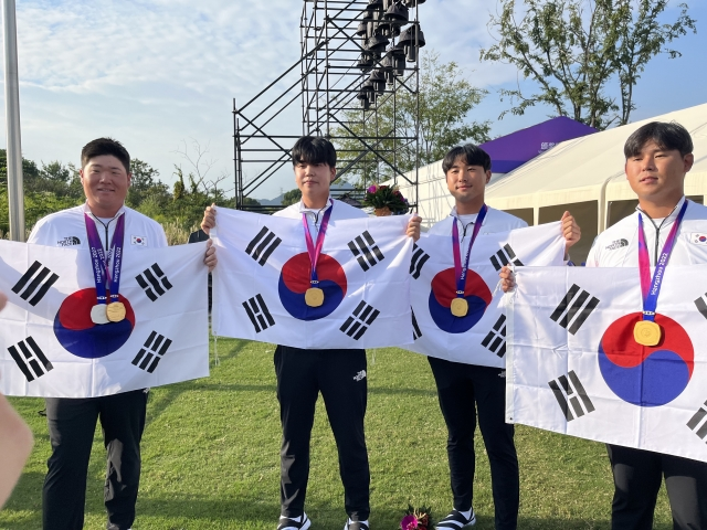 항저우 아시안게임 남자 단체전 금메달을 합작한 한국 국가대표. 채널에이 자료